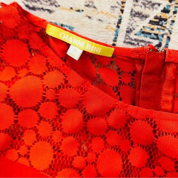 GIANNI BINI Red Lace Bodycon Back Zip Long Sleeved Dress - Picture 3 of 5
